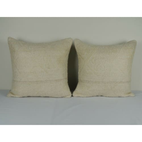 Set of 2 Pillow Covers, White Color Kilim Cushion | Linens & Bedding by Vintage Pillows Store