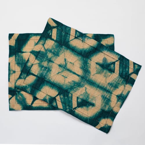 Raffia Shibori Placemat (Pair) - Turtle Pattern - Emerald | Tableware by Tanana Madagascar