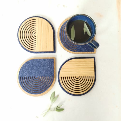 Wood, navy blue felt coasters "Disco". Set of 4 | Tableware by DecoMundo Home