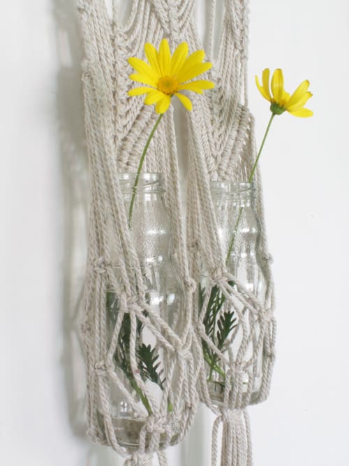Hanging flower holder - Botanic | Plants & Landscape by Stephany Díaz Branada | Karün Store