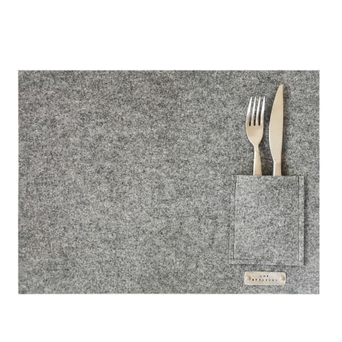 Gray felt placemats with cutlery pocket. Set of 2 | Tableware by DecoMundo Home