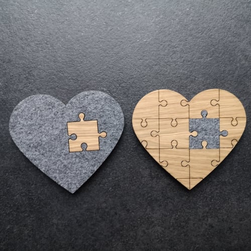 Wood and gray felt coasters "Hearts". Set of 2 or 4 | Tableware by DecoMundo Home