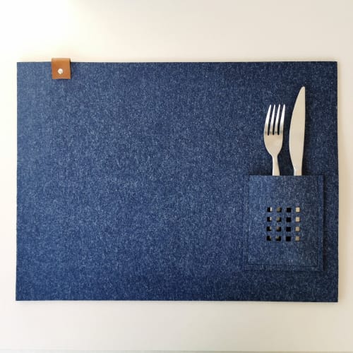 Navy blue rectangle placemats with cutlery pocket. Set of 2 | Tableware by DecoMundo Home