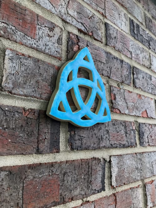 Triquetra Knot Celtic White Clay Pottery Aqua | Wall Hangings by Studio Strietnberger / Knottery Pottery - Kathleen Streitenberger