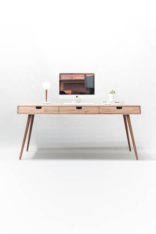 Desk in Walnut/Oak Wood | Tables by Manuel Barrera Habitables