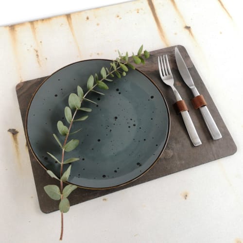 Lightweight natural brown stone placemat, 1 pc. | Tableware by DecoMundo Home