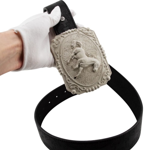 Concrete Cowboy Belt Buckle | Sculptures by Caos Motē