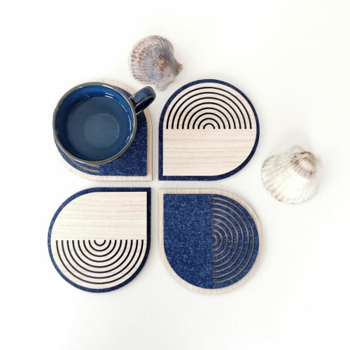 Modern indigo blue felt and wood coasters "Disco". Set of 4 | Tableware by DecoMundo Home