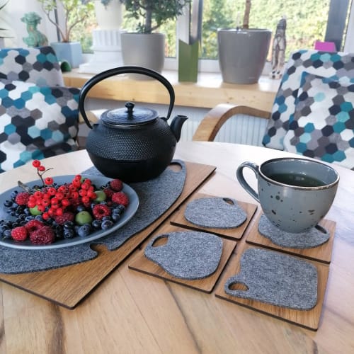 Wood and grey felt coasters "Pond". Set of 4 | Tableware by DecoMundo Home