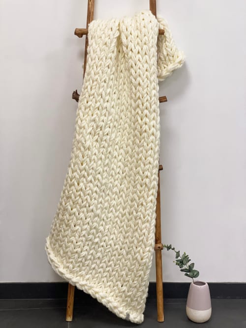Chunky knit blanket creamy | Linens & Bedding by Anzy Home