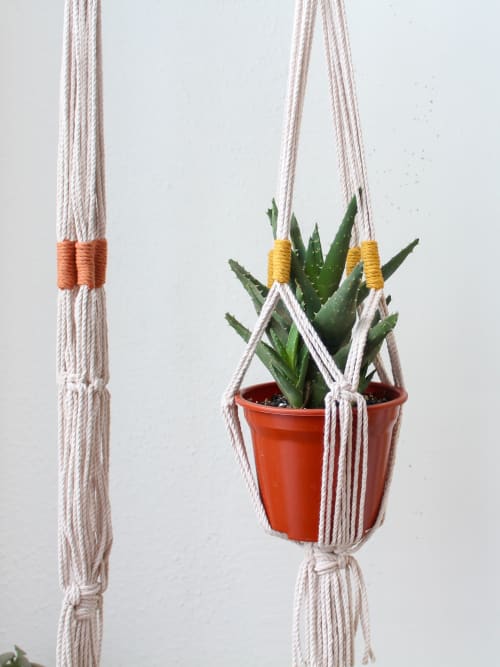 Macrame Plant Hanger | Plants & Landscape by Stephany Díaz Branada | Karün Store