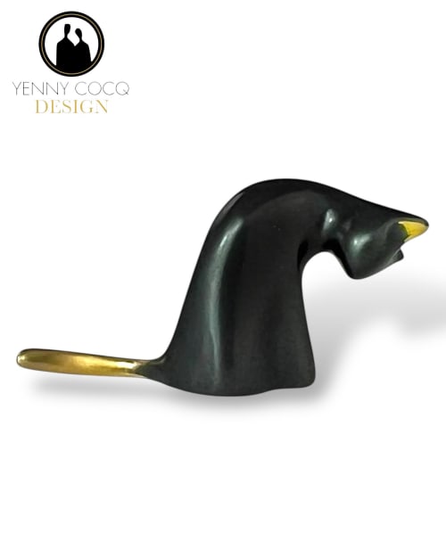 Grooming Cat in Bronze | Sculptures by YENNY COCQ