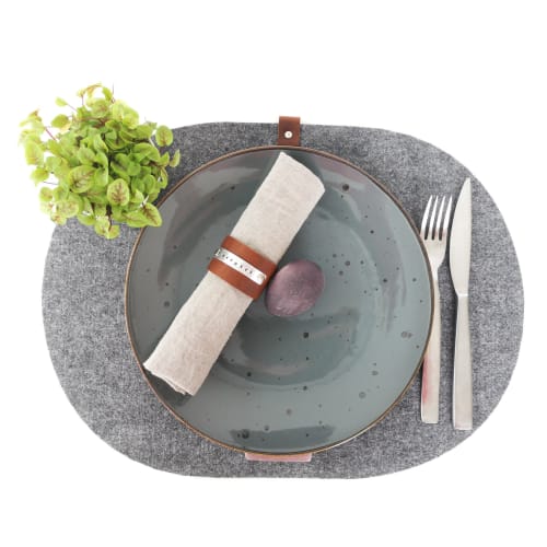 Gray felt oval table placemats "bon appetit!". Set of 2 | Tableware by DecoMundo Home