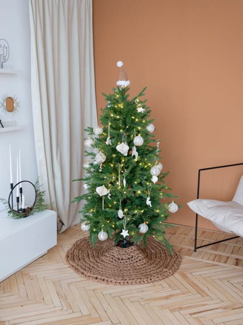 Knitted beige Christmas tree skirt | Rugs by Anzy Home