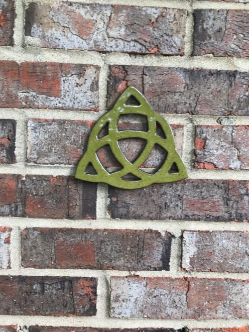 Triquetra Knot Celtic Earthenware Pottery Wall Hanging | Wall Sculpture in Wall Hangings by Studio Strietnberger / Knottery Pottery - Kathleen Streitenberger