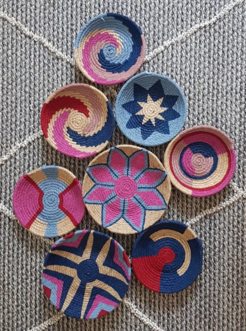 African wall plates and African baskets for balcony | Decorative Plate in Decorative Objects by Sarmal Design