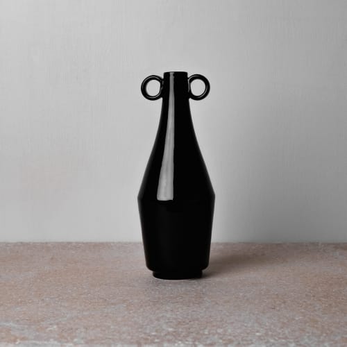 Loops Vase Nero | Vases & Vessels by Dennis Kaiser