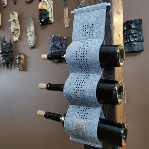 Wine bottle holder "In vino veritas", hanging wine rack | Tableware by DecoMundo Home
