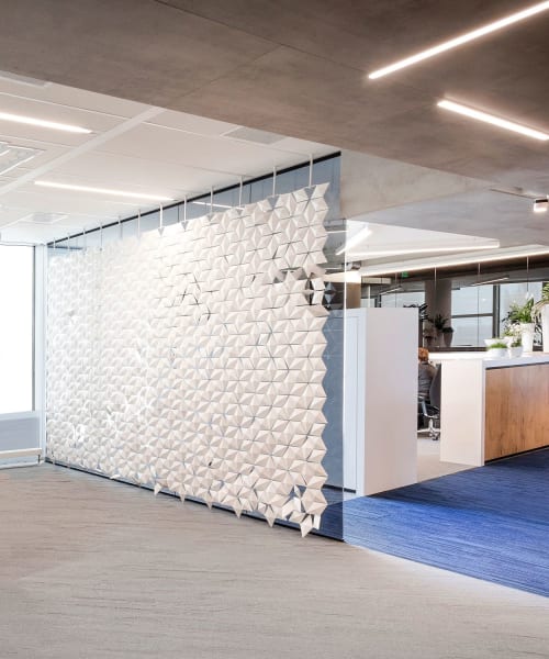 Facet hanging room divider 408 x 265cm