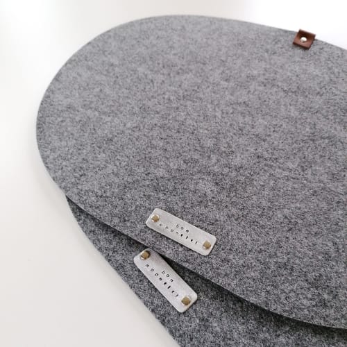 Gray felt oval table placemats "bon appetit!". Set of 2 | Tableware by DecoMundo Home