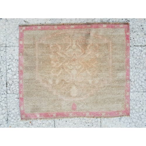 Contemporary Neutral Color Wool Oushak Bathroom Floor Table | Rugs by Vintage Pillows Store