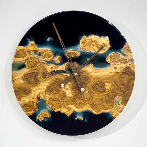 Gradient Epoxy Clock | TigerWoods Atelier | Decorative Objects by TigerWoodAtelier