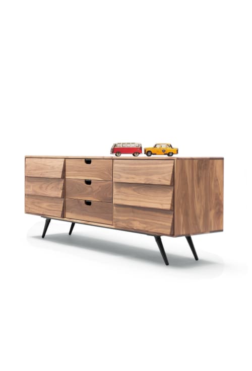 Credenza in Solid Board Oak / Walnut | Storage by Manuel Barrera Habitables