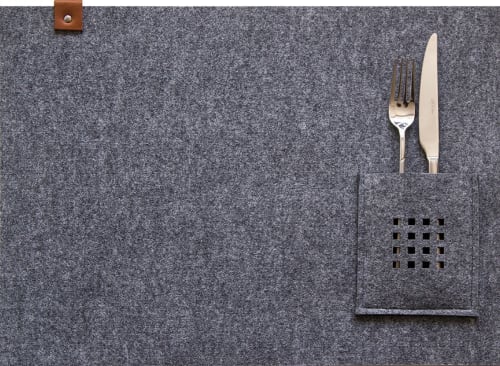 Rectangle grey felt placemats with cutlery pocket. Set of 2 | Tableware by DecoMundo Home