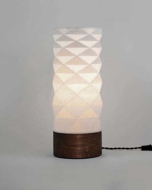 TōRō Table Lamp / Round Base | Pendants by La Loupe