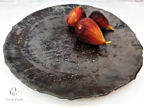 Large ceramic plate, dark plate | Dinnerware by YomYomceramic