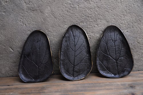 BLACK Leaf plate gold edge, stoneware saucer cake plate | Dinnerware by Laima Ceramics