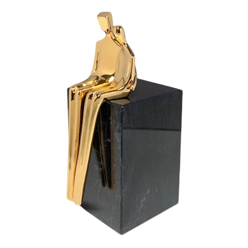 Close to Me sculpture in gold | Sculptures by YENNY COCQ