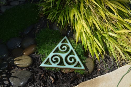 Triangular Triskelion | Wall Hangings by Studio Strietnberger / Knottery Pottery - Kathleen Streitenberger