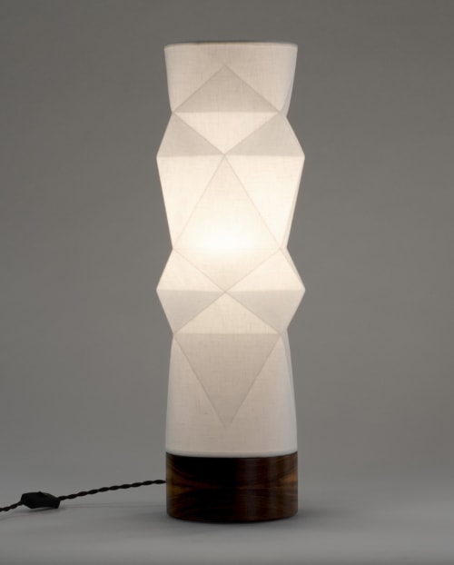 Tōtemu Table Lamp / Round Base | Pendants by La Loupe