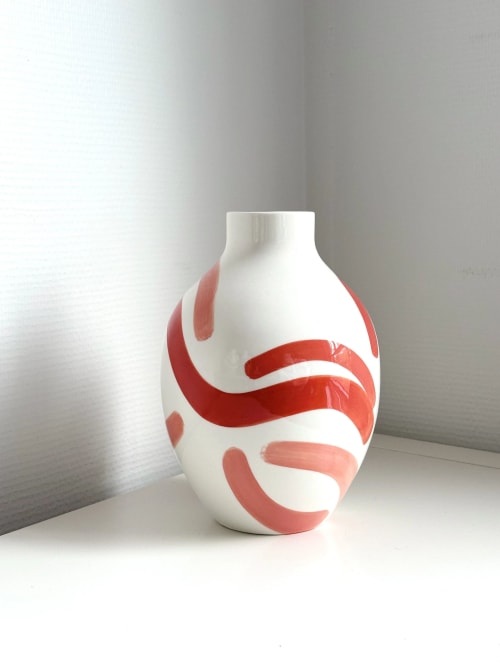 The Buste vase Corail velouté 1 | Vases & Vessels by Laura Dujoncquoy