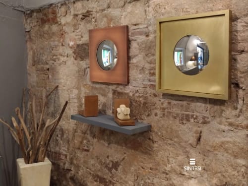 Queen Victoria - Convex Brass Mirror | Furniture by Sintesi Contract