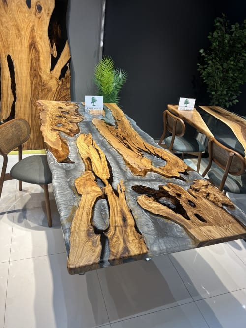 Earthy Oak & Resin Table Top