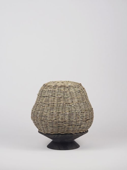 Canestrella - bombato | Decorative Bowl in Decorative Objects by gumdesign