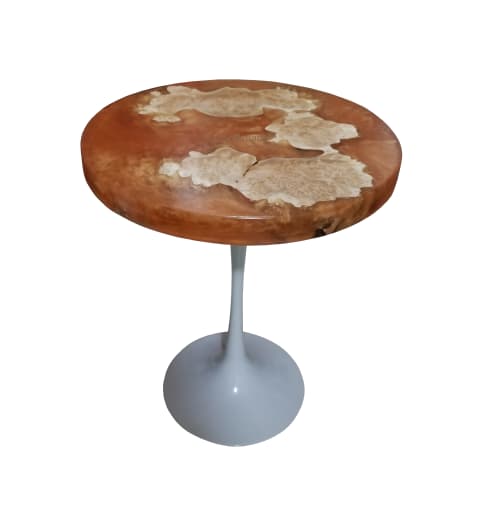 Cast resin table | Tables by fab&made