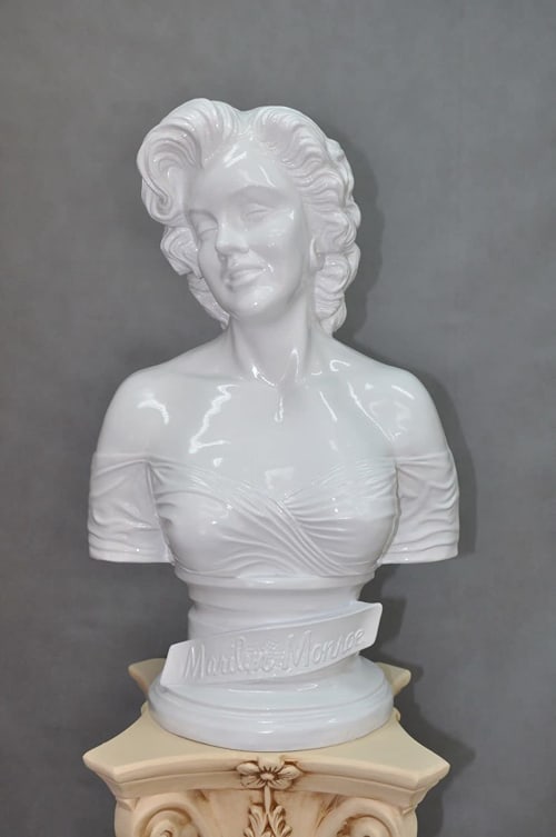 Bust of Marilyn Monroe all hand made and painted in Europe | Decorative Tray in Decorative Objects by ultimate European