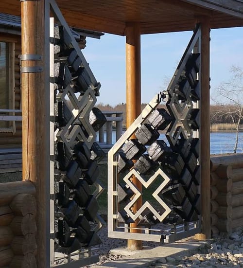 Entrance gate and fence | Public Sculptures by Dmitrii Volkov | Rimsko-Katolicheskiy Prikhod Sv. Nikolaya V G. Luge in Luga