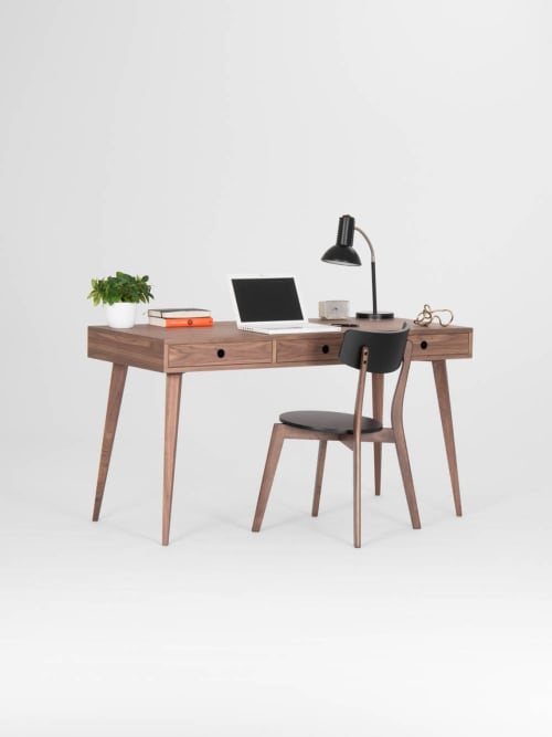 KUUB - Mid century modern, walnut desk with three drawers | Tables by Mo Woodwork