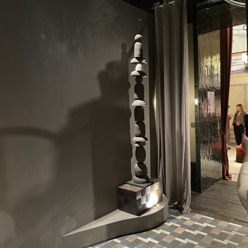 Handmade ceramic totem of stackable pieces in black | Sculptures by Ingrid Vermulst by Studio Wild Orange | CASA DECOR 2026 in Madrid