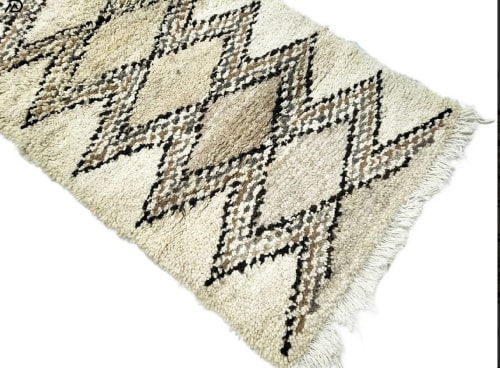 Vintage Moroccan Rug 2.6/6.0 ft - Hand-Tufted Artistry for T | Rugs by Marrakesh Decor