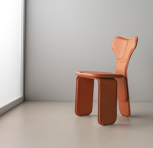 Fly chair in leather | Dining Chair in Chairs by Tiago Curioni Studio