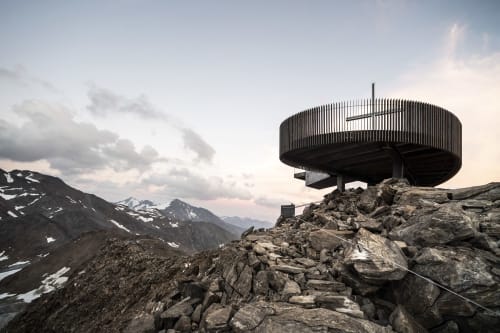 Ötzi Peak 3251m: Reaching the peak | Architecture by noa* network of architecture | Schnalstaler Gletscherbahnen in Kurzras