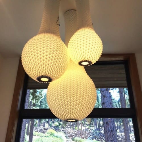 Hanging Knitted Lampshades - 3 units chandelier | Chandeliers by Ariel Zuckerman Studio