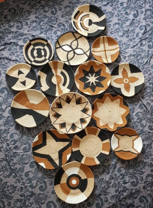 Set of 15 Black, Brown and White African Wall Plate | Decorative Plate in Decorative Objects by Sarmal Design