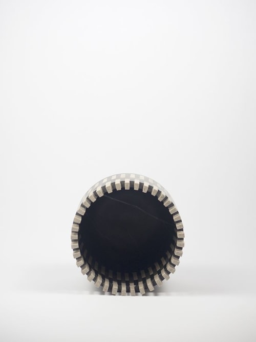 Verticali - bianco nero | Vase in Vases & Vessels by gumdesign