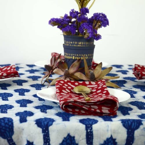 Magnolia Tablecloth | Linens & Bedding by ichcha